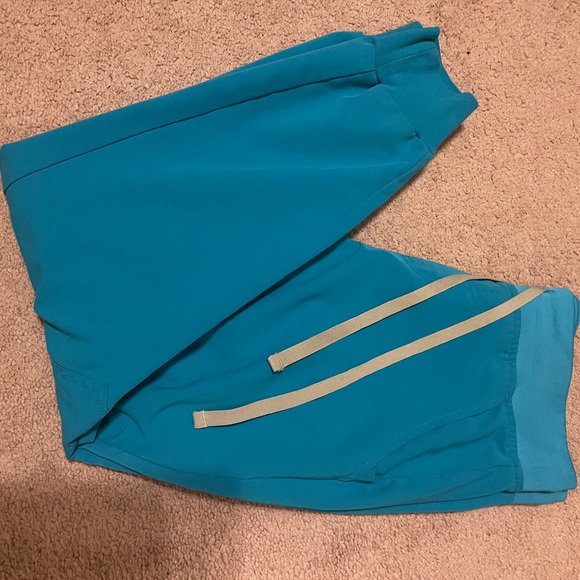 Limited Edition FIGS Teal Scrubs - Picture 1 of 9